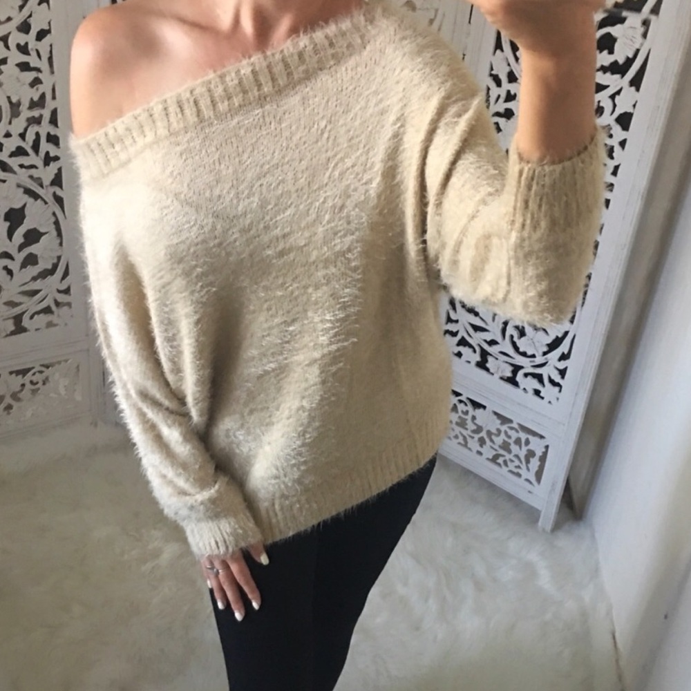 🍁Faux Fur Soft Off Shoulder Tunic Sz S